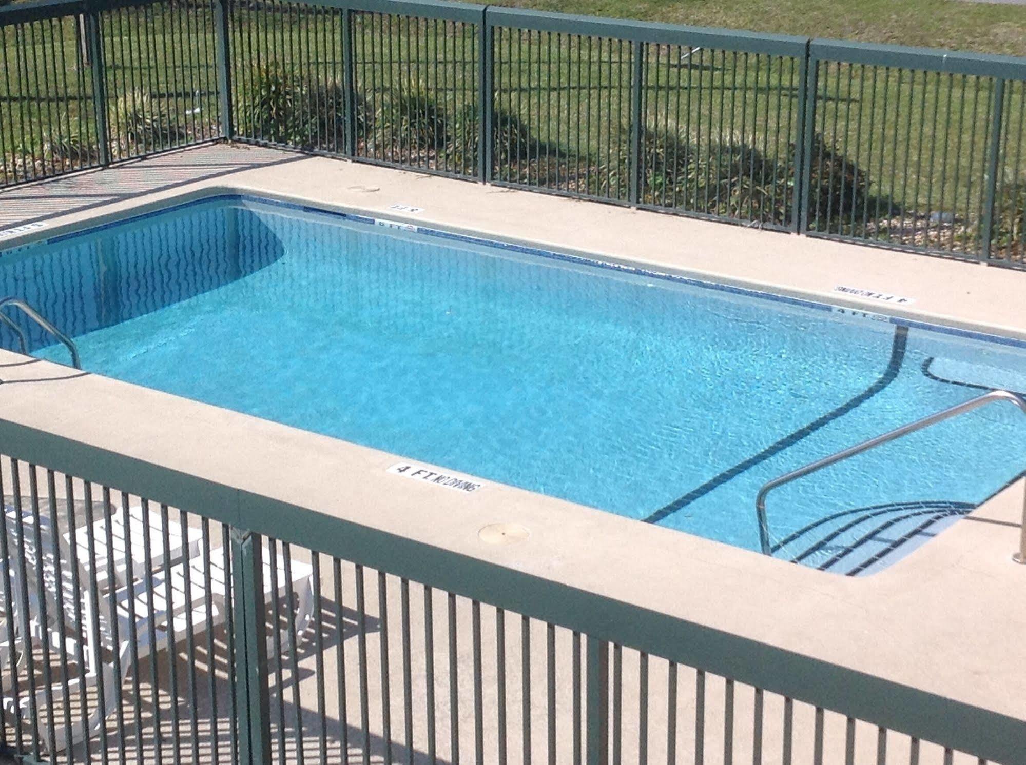 Super 8 By Wyndham Brunswick South I-95 Motel Luaran gambar